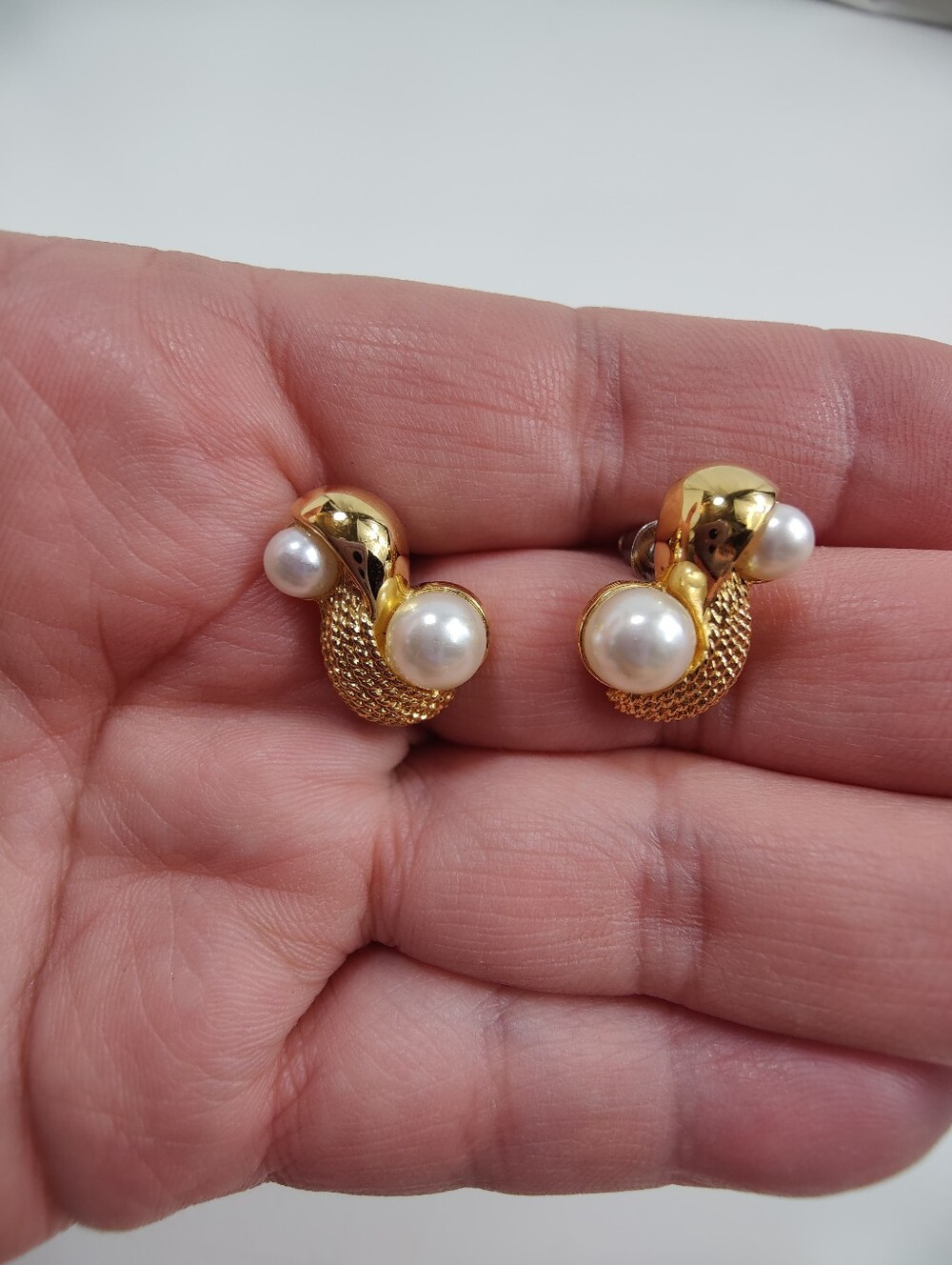 Signed Napier Faux Pearl Gold Tone Swirl Earrings Vintage Designer Pearl Stud - Picture 3 of 12